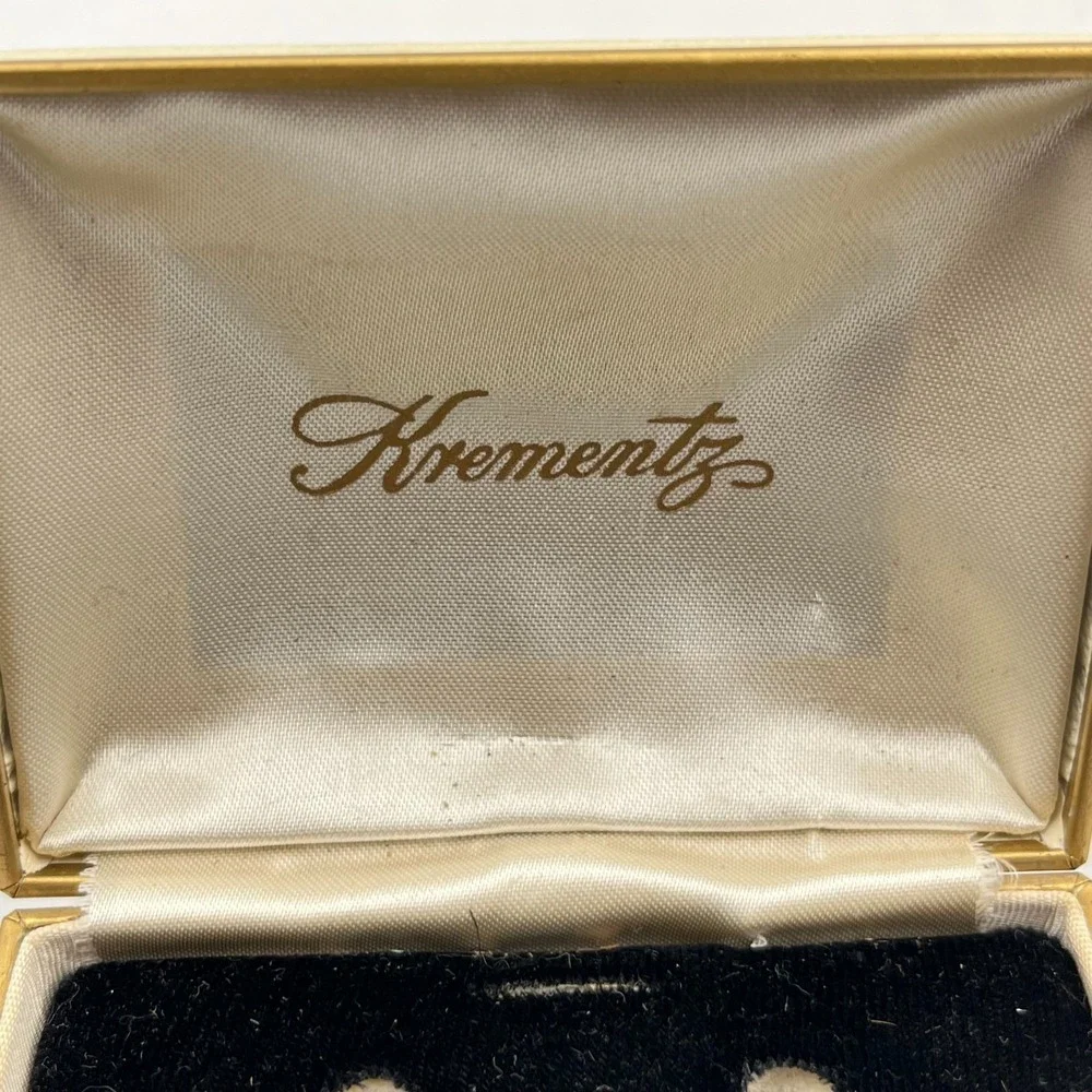 Vintage Krementz Cream Faux Leather Jewelry Box Small Clamshell Display Case
